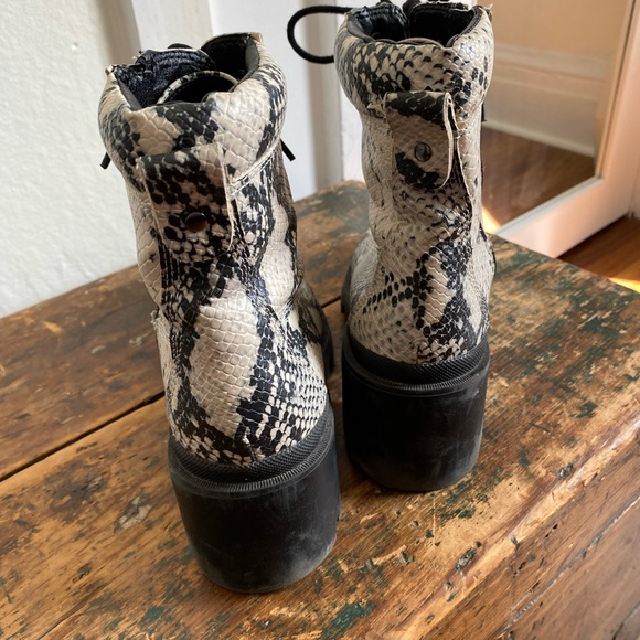 Snakeskin Look Chunky Boots - Picture 3 of 7